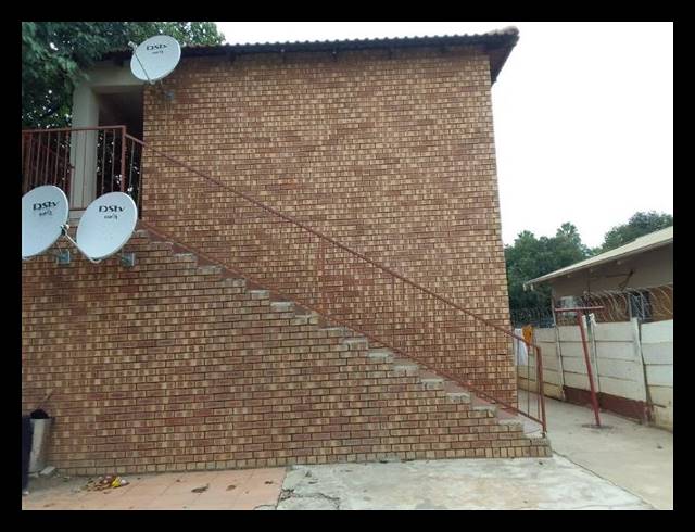 3 BEDROOM HOUSE FOR SALE IN OOS EINDE